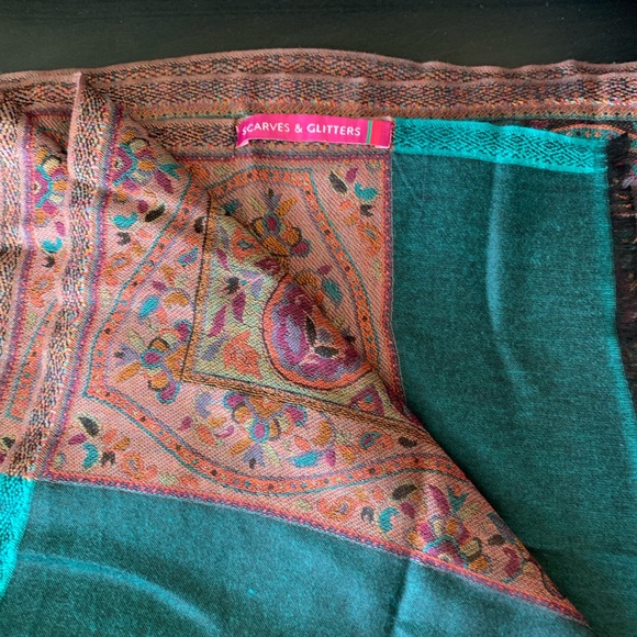 Unique Scarf/Pashmina. Multi-color. - Picture 5 of 5